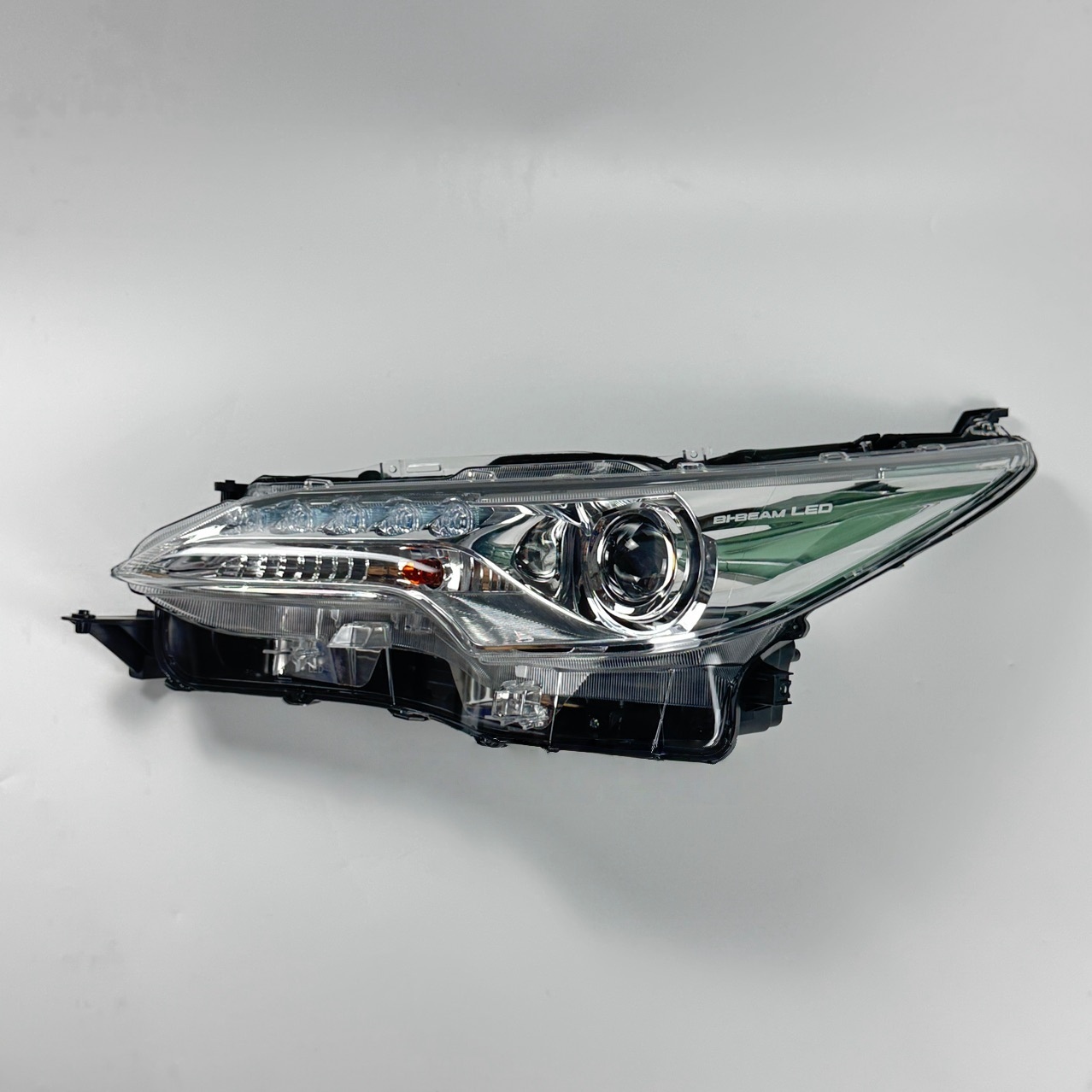 Factory Quality Waterproof Front Headlamp Assembly 81110-0KA50 | Fit for Toyota Fortuner Models