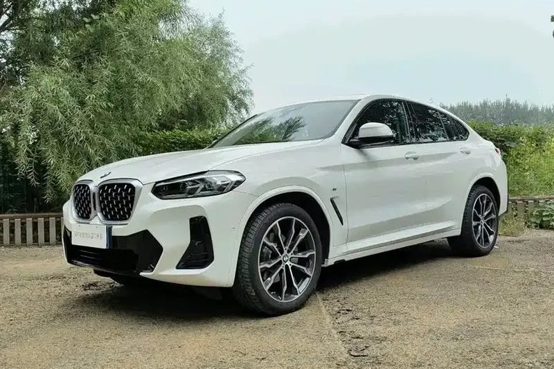 Подержанный BMW X4 2022 XDrive 30i M Sport Package Оптовая покупка Доступно Левое рулевое управление Темный салон Подержанные автомобили