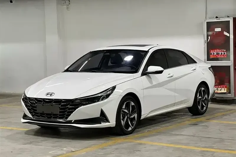 2021 Hyundai Elantra 1.5L CVT LUX Premium 115HP 143.9Nm Simulated 8-Speed CVT 5.4L/100km Fuel Consumption